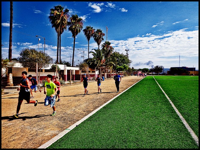 Neighborhood Photos
TIJUANA,BAJA CALIFORNIA
Athletes training in Unidad Reforma's track in Tijuana/Atletas entenando en pista de Unidad Reforma en Tijuana.