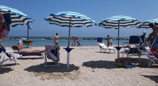 When the weather's nice in Civitanova Marche, the beach is the place to be. 