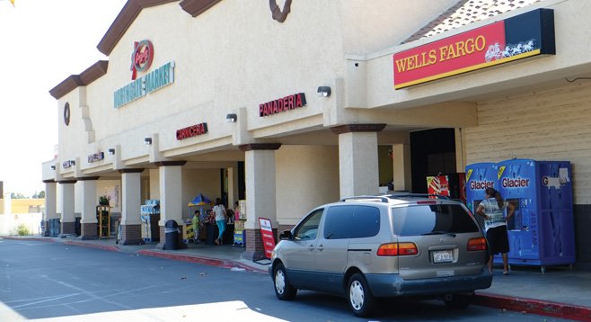 This Vista Wells Fargo branch is at the center of a lawsuit alleging deceptive contract practices.