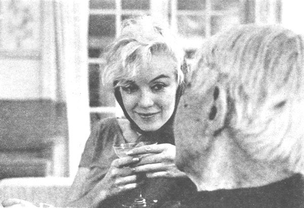 Arnold Newman’s image of Marilyn Monroe shows a relaxed, frisky, un-self-conscious girl.  