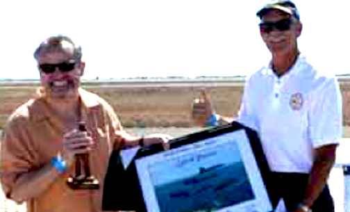 Scott Forney (left), senior VP at General Atomics Electromagnetic Systems, bags trophy for platinum air show sponsorship
