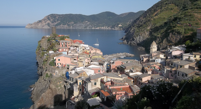 Gorgeous morning in Vernazza. 