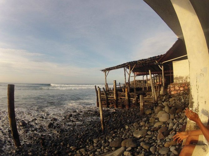 Dawn patrol El Tunco, El Salvador. First surf trip out of the country to this beautiful crazy place.