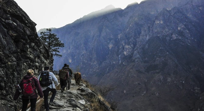 Hikers on the awe-inspiring Leaping Tiger Gorge trail. 