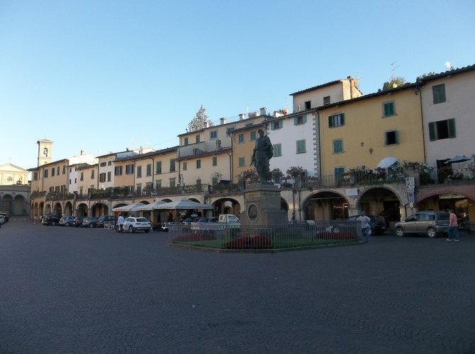 The town's main square, Piazza Matteoti.