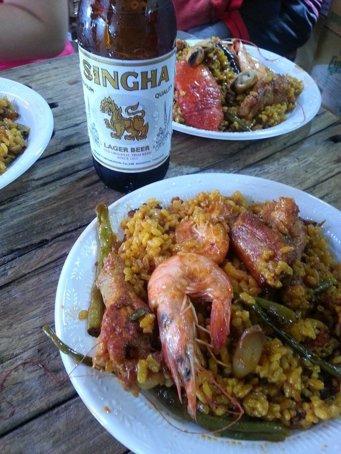 A Thai meal of prawns and rice goes well with Singha. 