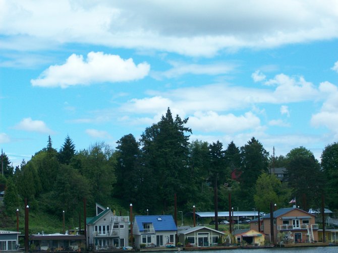 Houseboats line the Williamette River in Portland, OR.