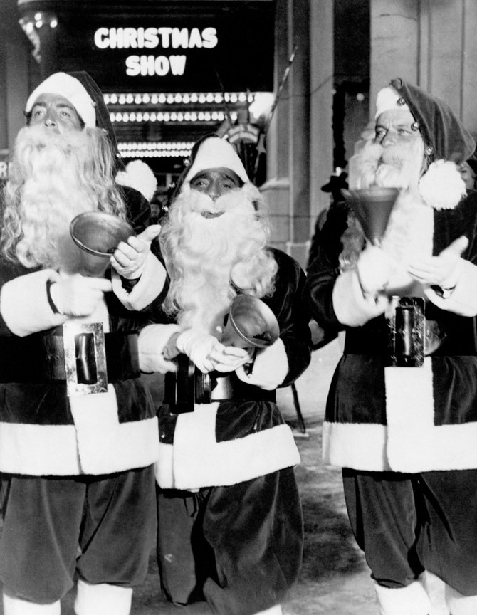 Have a swingin' Christmas with Dean, Sammy, Frank, and the other four "Hoods." 