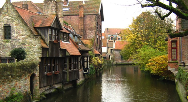 Medieval houses on the canal, from Bonifacius Bridge.
