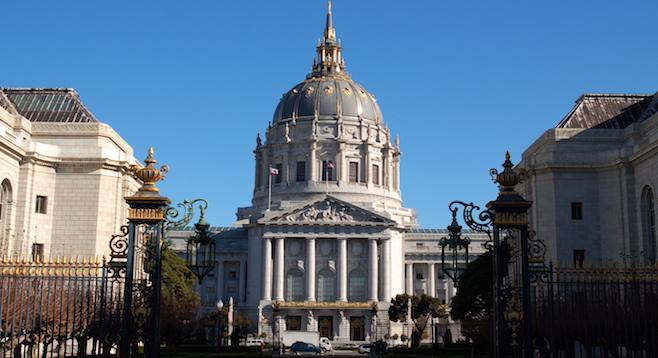 The classical exterior of San Francisco's itinerary–worthy City Hall. 