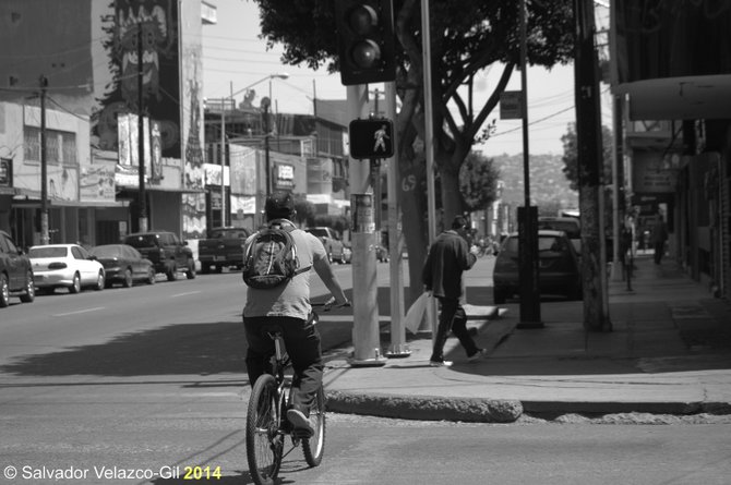 Neighborhood Photos
TIJUANA,BAJA CALIFORNIA
Cyclist in Downtown Tijuana /Ciclista en Centro de Tijuana.