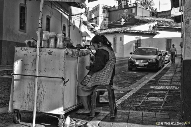 Street food vendor in Xalapa, Veracruz, Mexico / Vendedora de comida en Xalapa, Veracruz, Mexico