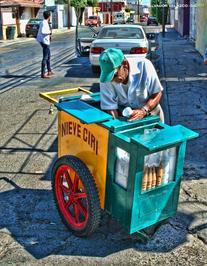 Neighborhood Photos
TIJUANA,BAJA CALIFORNIA
Don Ciri ,providing the best ice cream in the world for over 25 years in Tijuana / Don Ciri,produciendo la mejor nieve del mundo por mas de 25 años en Tijuana.