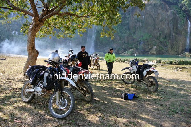 Ban Gioc waterfalls, the best one in Northern Vietnam. http://vietnammotorbikerental.com