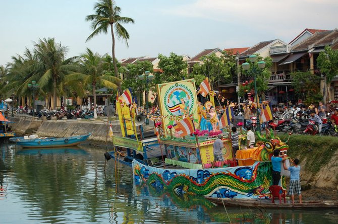 A boat is being decorated with dragon motifs to celebrate Buddha's birthday at Hội An.