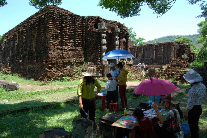 Vietnamese students take part in a national arts competition, painting the ruins at Mỹ Sơn. 
