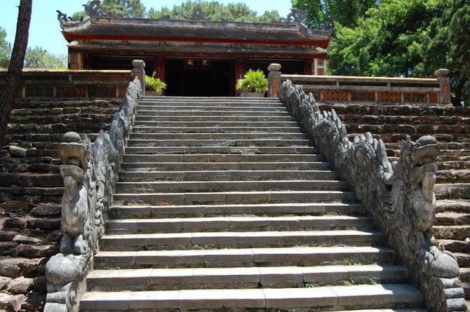 A dragon staircase at Tu Duc Tomb, near Huế. 