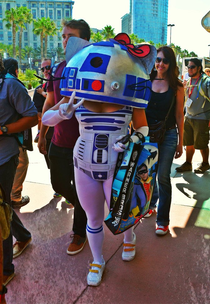 Hello, Kitty...er, R2-D2. A Comic Con attendee parades by, flashing me the peace sign.