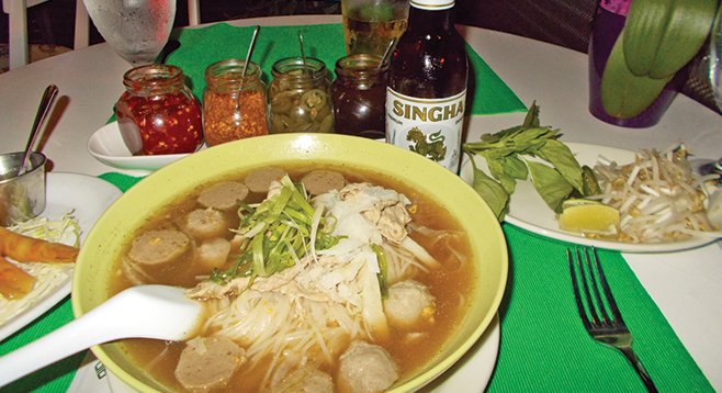 Kuai-tiao, which looks like Vietnamese pho, is Thailand’s most popular and ancient noodle street dish. 