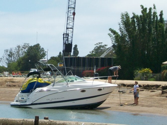 Boat scofflaw gets ready to set sail.