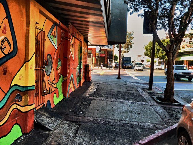Neighborhood Photos/ Pictures of a Town
TIJUANA,BAJA CALIFORNIA
Murals on Sixth Street and Revolucion Avenue in Tijuana / Murales en Calle Sexta y Avenida Revolucion en Tijuana