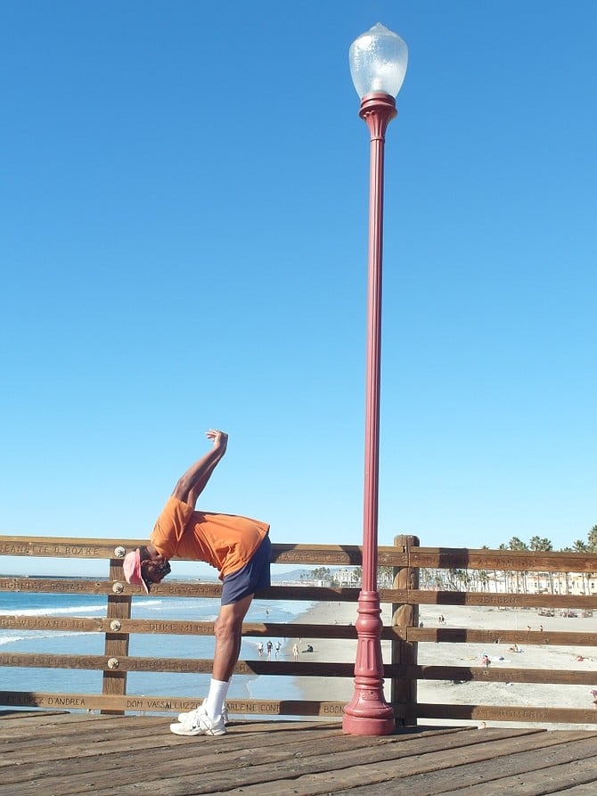 I love people at the beach. They seem vigorous, healthy and carefree. @Oceanside Pier