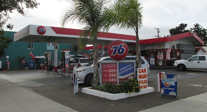 Coronado 76 Gas Station