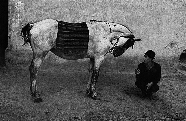 Romania, 1968; Josef Koudelka, gelatin silver print. Image courtesy of the Art Institute of Chicago, promised gift of Robin and Sandy Stuart