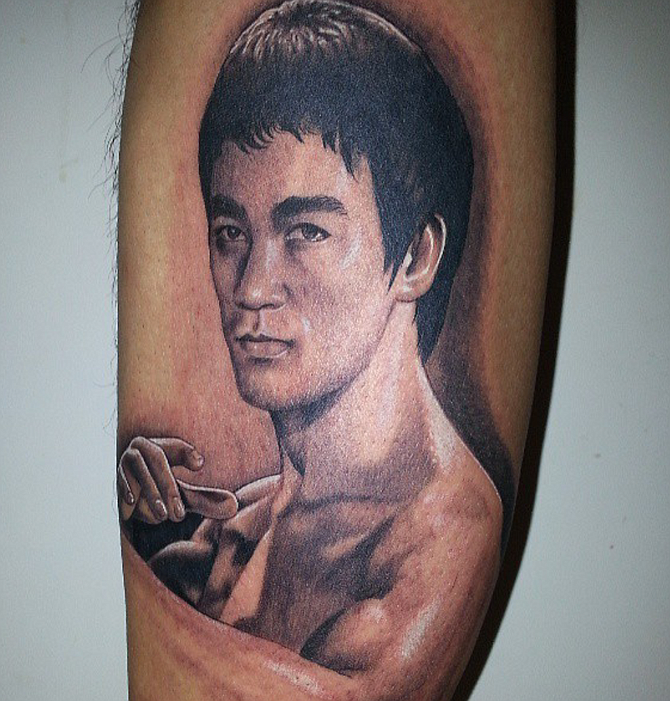 " I'm not in this world to live up to your expectations and you're not in this world to live up to mine" - Bruce Lee , tattoo done by Chuy Espinoza of Vital Lines Tattoo