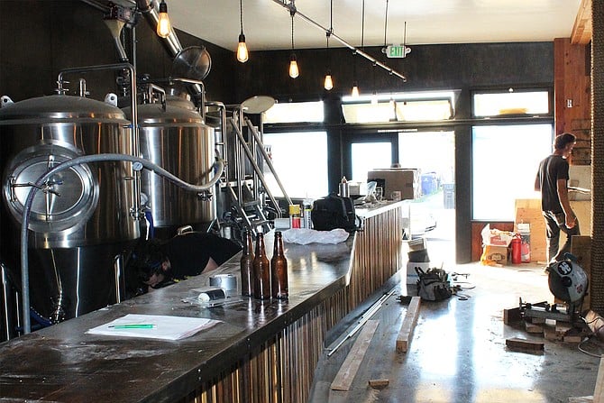 The bar at South Park Brewing Co. offers unimpeded views of the brewery (photo by @sdbeernews)