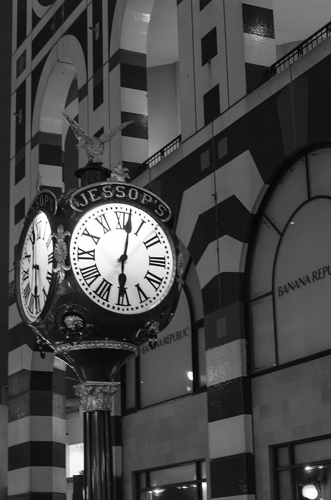 Big clock at Horton Plaza