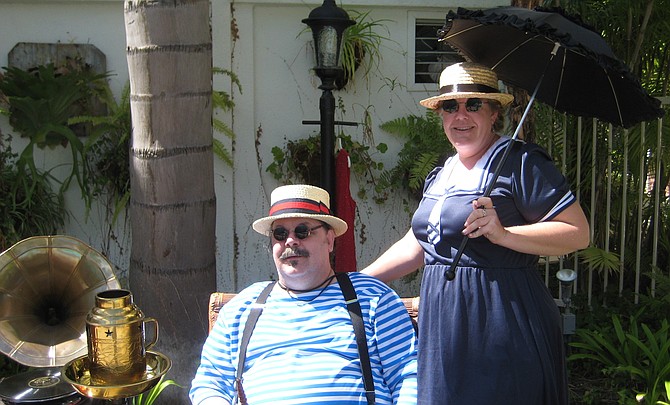 victorian cosplayers