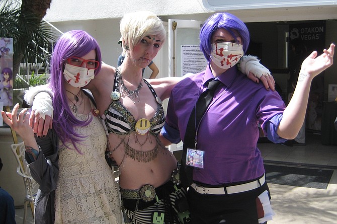 Rize Kamishiro (on the left) and Shuu Tsukiyama (on the right) of Tokyo Ghoul