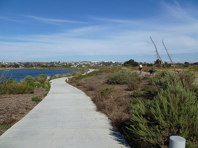Uncrowded trails at the southeast corner of the bay.