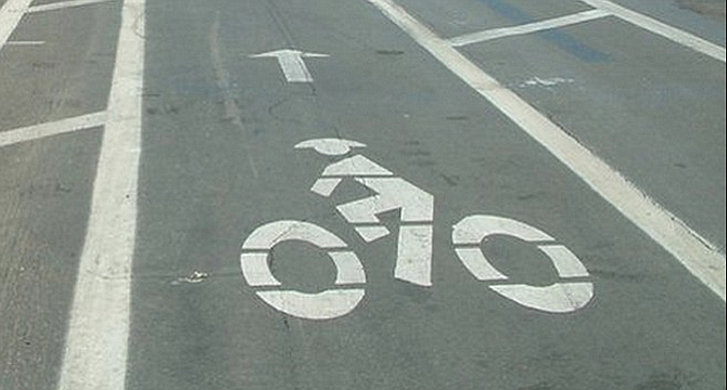 Now, this is a safe-looking bike lane.
