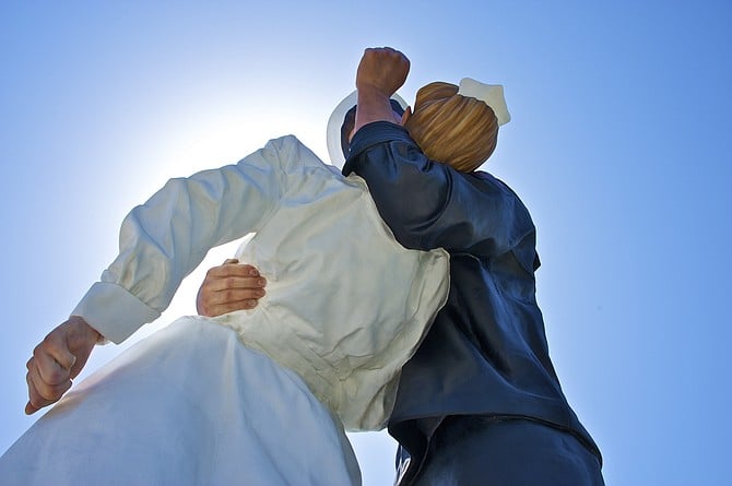 Unconditional Surrender sculpture, or in this case, Vampire’s Kiss.  Viewed from this angle, the nurse’s clenched fist is, perhaps, a more accurate reflection of her surprise – if not shock – at being grabbed and kissed on the mouth by a stranger, and the sailor’s arm positioned as if he’s flexing his biceps, suggests conquest rather than an embrace.