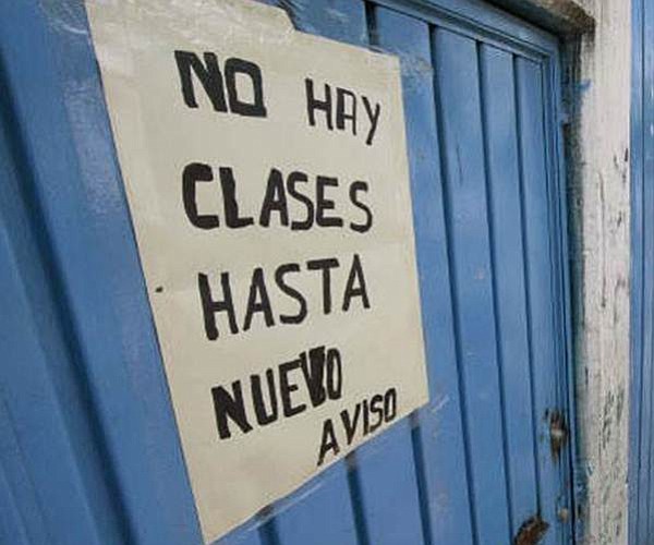 "No classes until further notice." (Photo: El Sol de Tijuana)