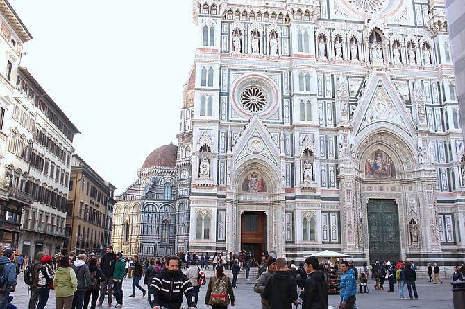 Early morning tourists flocking the Cattedrale di Santa Maria del Fiore's square or also known to all as the Doumo