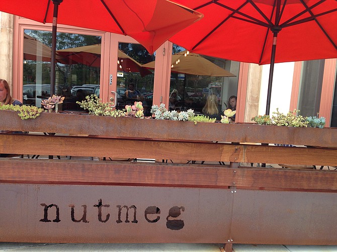 The pleasant shopping center patio at Nutmeg