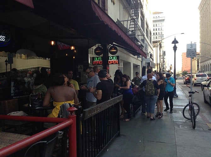 Stanley Cup crowd spills out onto street