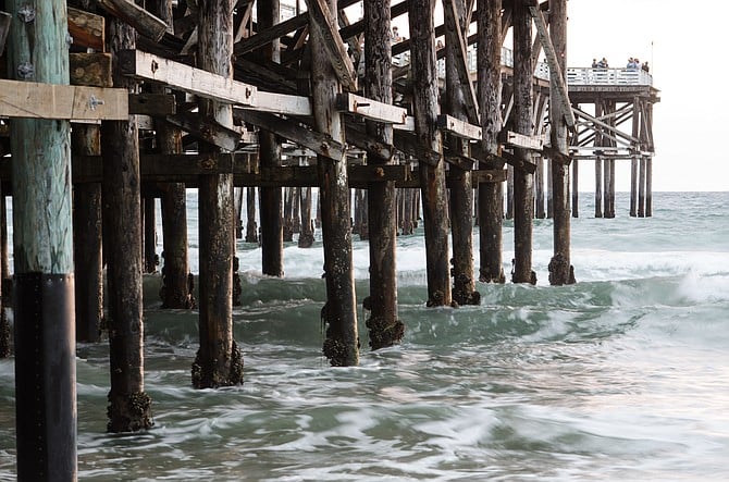 Lifeguard units respond to female Crystal Pier jumper on north side. 