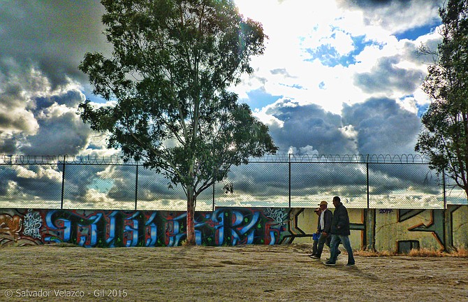 Neighborhood Photos
TIJUANA,BAJA CALIFORNIA
Urban art on perimeter wall at Tijuana´s airport / Arte ubano en muro perimetral de aeropuerto de Tijuana