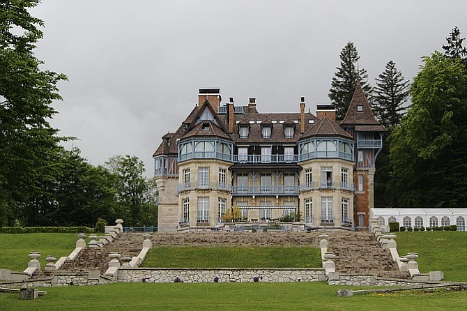The Cruseilles manor built by American Mary Wallace Schillito is now a hotel, Domaine des Avenières.


