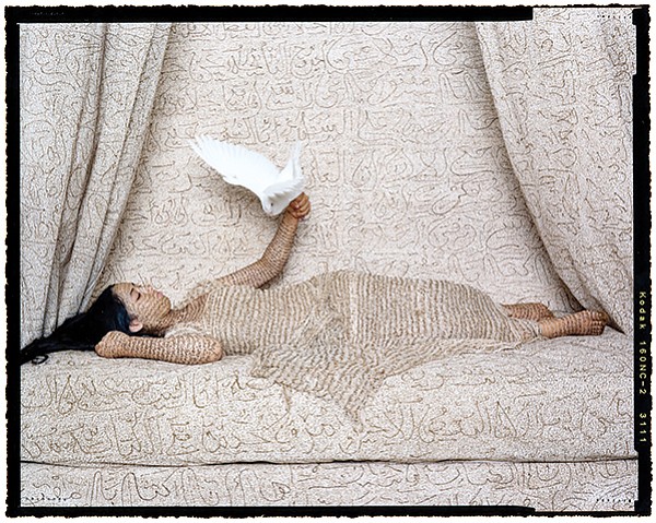 Lalla Essaydi, Les Femmes du Maroc-La Sultane, 2008. Chromogenic Print. - Image by ©Lalla Essaydi, courtesy Jenkins Johnson Gallery, San Francisco, and Edwynn Houk Gallery, New York