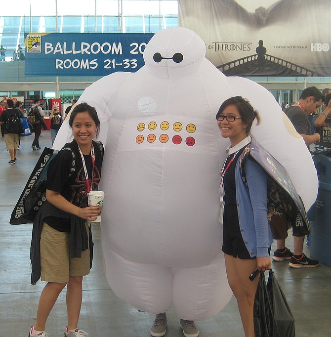 cosplayer posing with attendies