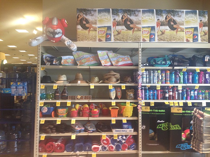The once "Sprouts-like" Von's now has an entryway that looks like a 99-cent store.