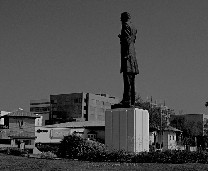 Travel Photo
TIJUANA,BAJA CALIFORNIA,MEXICO
Statue of Abraham Lincoln overlooking Zona Rio in Tijuana / Estatua de Abraham Lincoln en Zona Rio,Tijuana.