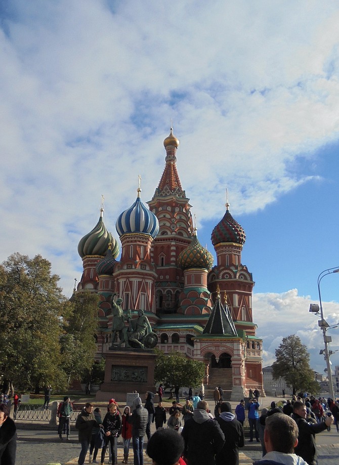 Admiring the fairytale-like St. Basil's Cathedral.