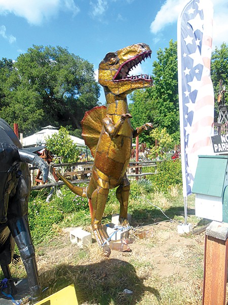 Big metal dinosaur outside Alpine Garden and Gifts