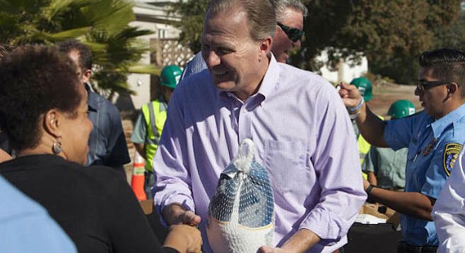 Mayor Faulconer handing out turkeys at Webster block party